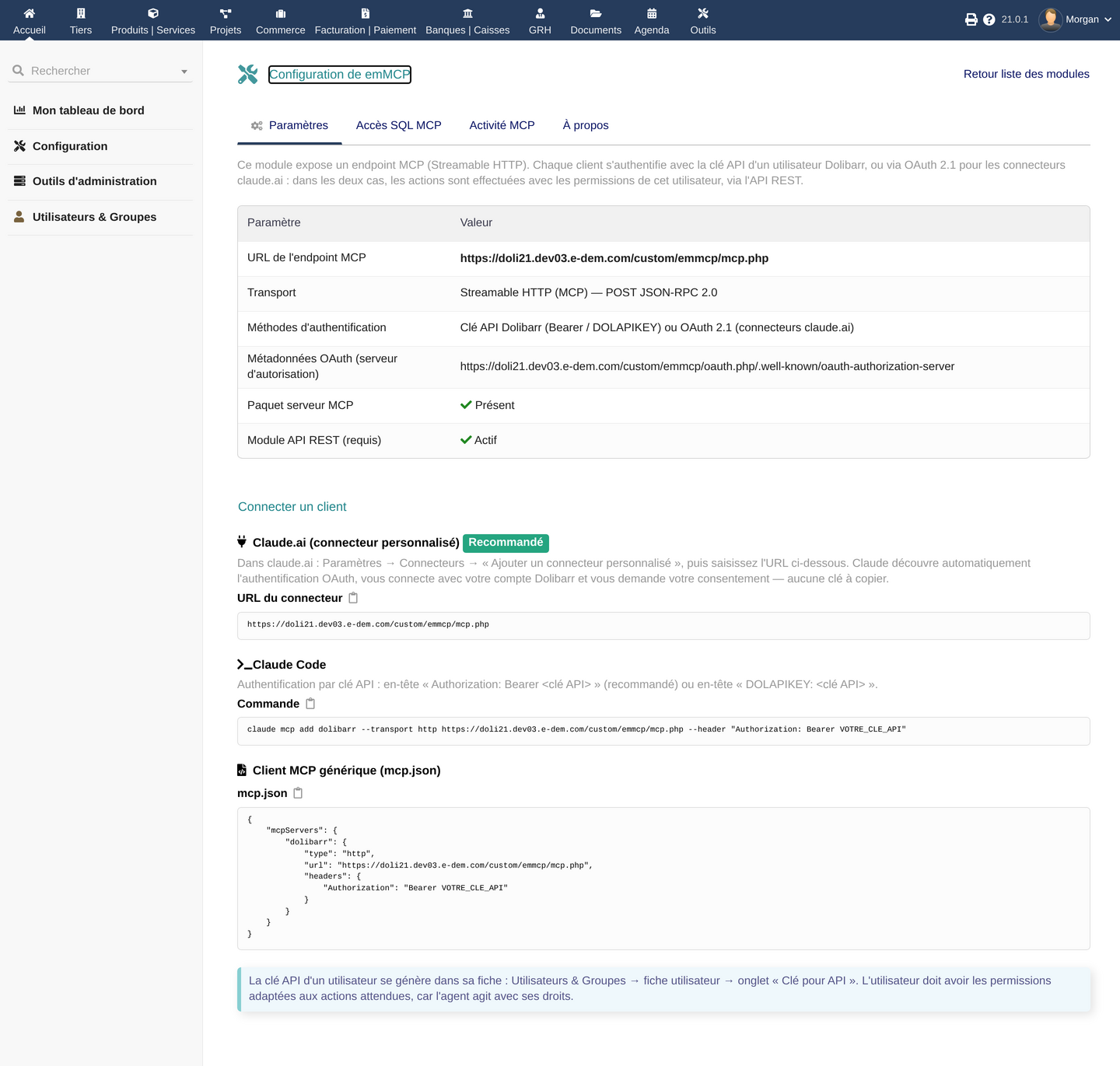 Page de configuration emMCP avec l'URL du connecteur, la commande Claude Code et le fichier mcp.json